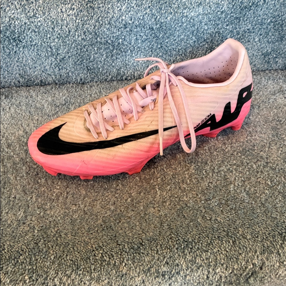 Nike Men's Zoom Mercurial Vapor 15 Academy MG
SIZE:8.5 - Picture 8 of 13